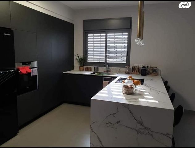 דירה, יוסי בנאי, משכנות האומנים, קרית מוצקין