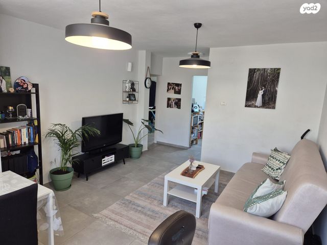 דירה, יצחק גרינבוים, נאות שקד, נתניה