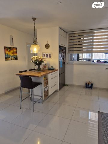 דירה, מצולות ים, חברת חשמל, גבעתיים