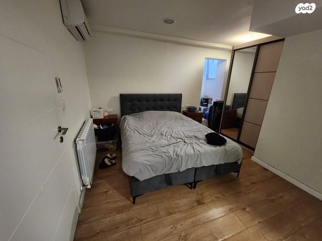 דירה, מרדכי אלקחי, ארמון הנציב, תלפיות מזרח, ירושלים