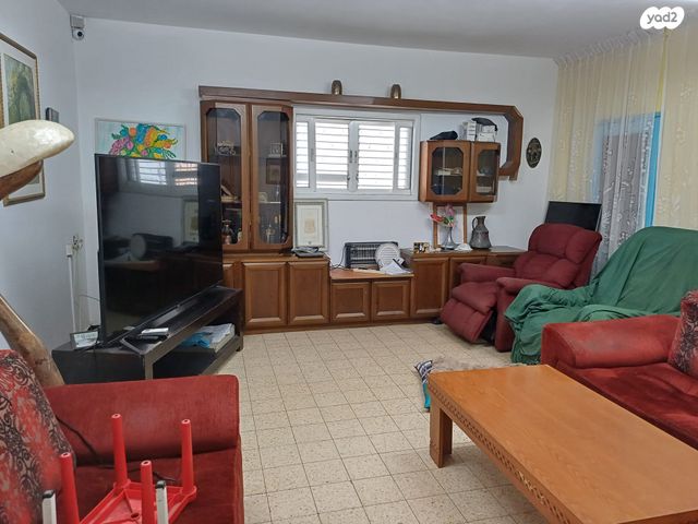 דירת גן, וייצמן, עמידר, בת ים