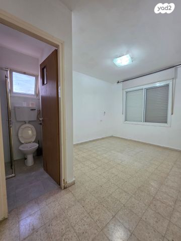 דירת גן, שדרות גת 241, קרית גת