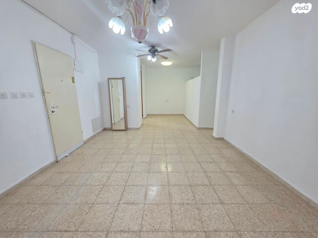 דירת גן, שדרות גת 241, קרית גת