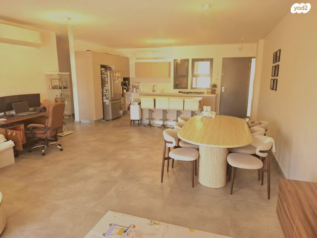 דירת גן, נעלה