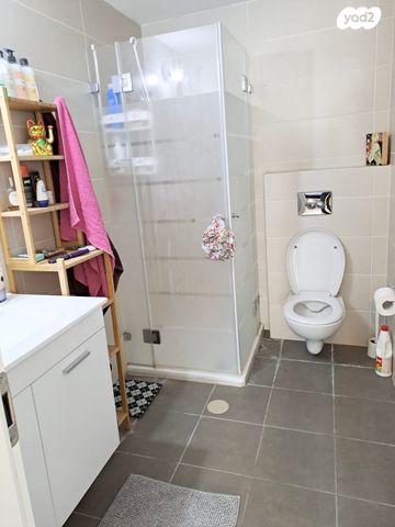 דירה, יואב, חרוזים, רמת גן