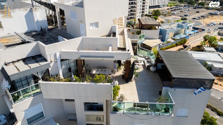 גג/ פנטהאוז