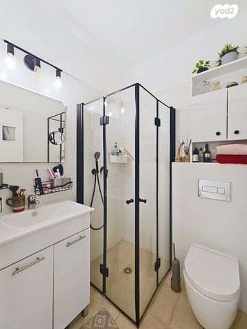 דירת גן, מעפילי אגוז, נווה חן, תל אביב יפו