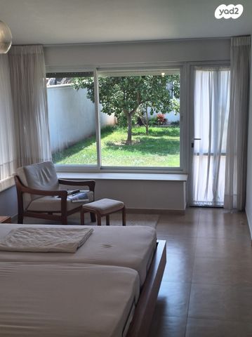 דו משפחתי, היינריך צבי גרץ, נאות גנים, נתניה