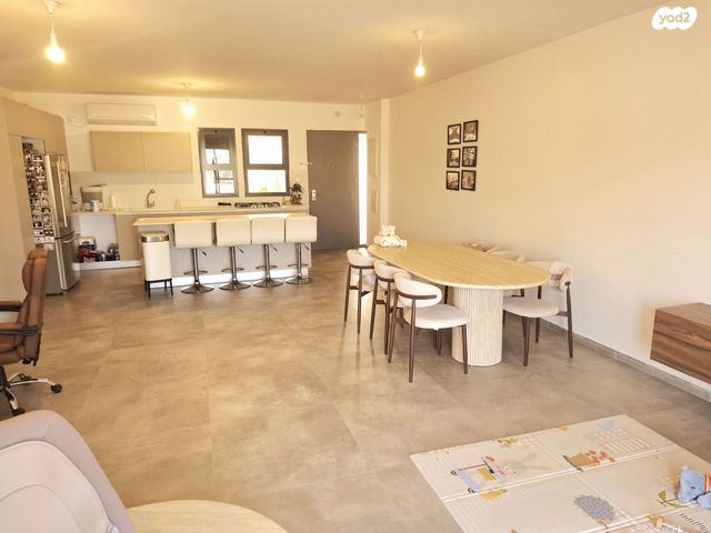 דירת גן, נעלה