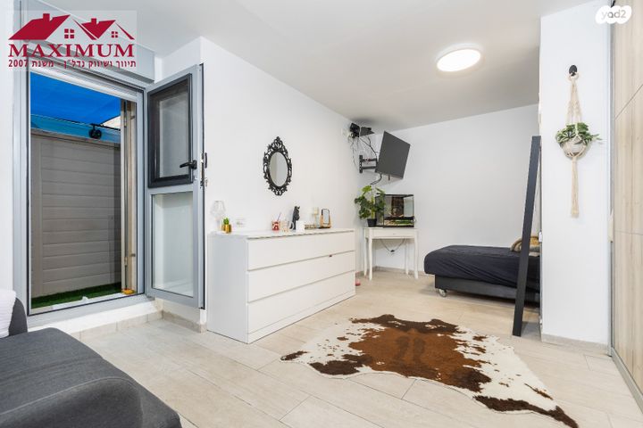 דירת גן, אליהו קורן, חומת שמואל, הר חומה, ירושלים