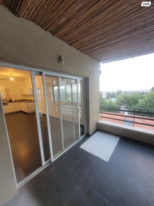 דירת גן, גבעת נשר, נשר