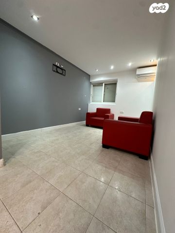 שדרות מנחם אריאב 42