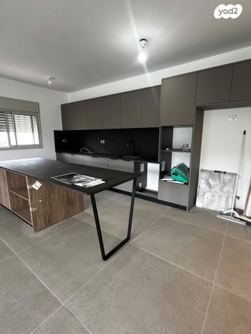 דירה, בנימין ד'ישראלי, אחוזה, חיפה