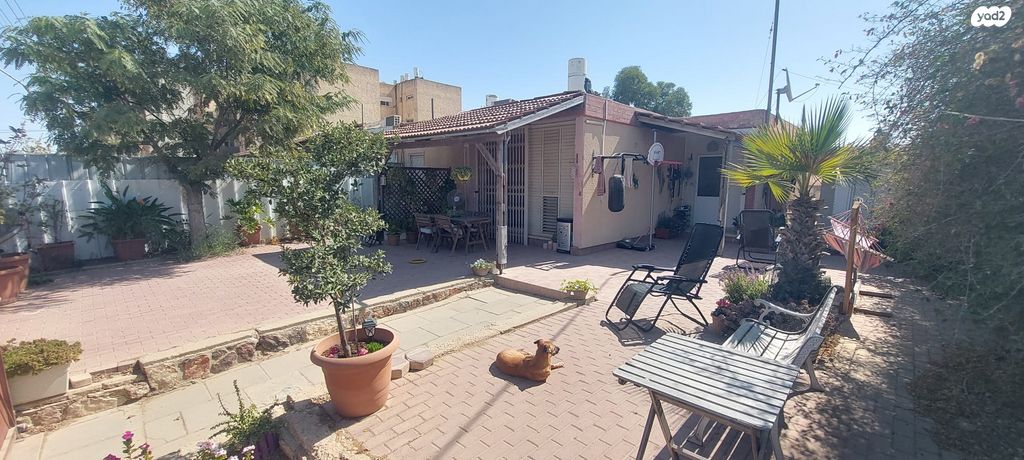 דו משפחתי, נעורים, ערד