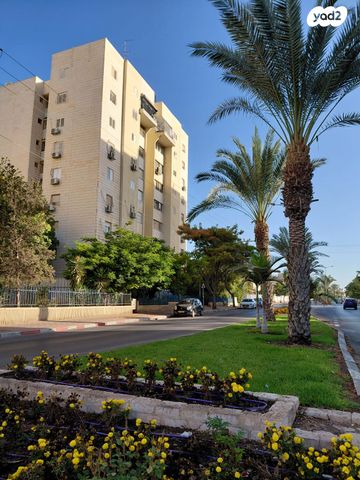 אסתר המלכה 23