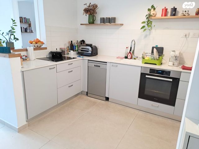 דירה, יואב, חרוזים, רמת גן