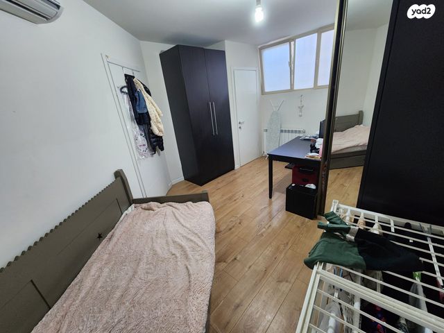 דירה, מרדכי אלקחי, ארמון הנציב, תלפיות מזרח, ירושלים