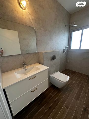 דירה, בנימין ד'ישראלי, אחוזה, חיפה