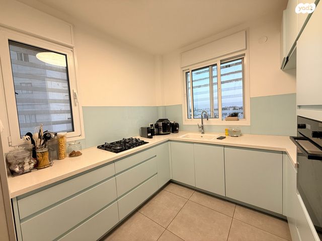 דירה, משה דיין, גיורא, רמלה