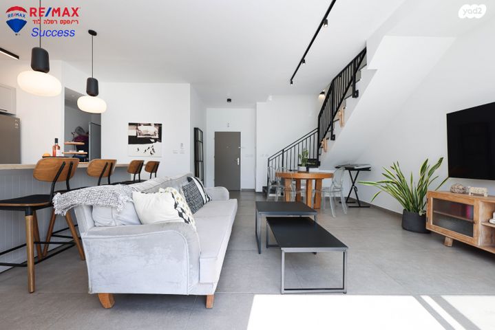 גג/ פנטהאוז, הבה"דים 10, נרקיסים, ראשון לציון