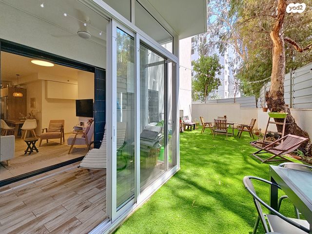 דירת גן, מעפילי אגוז, נווה חן, תל אביב יפו