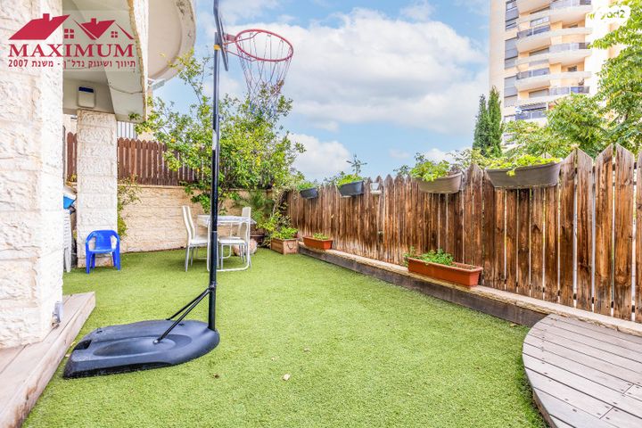 דירת גן, אליהו קורן, חומת שמואל, הר חומה, ירושלים