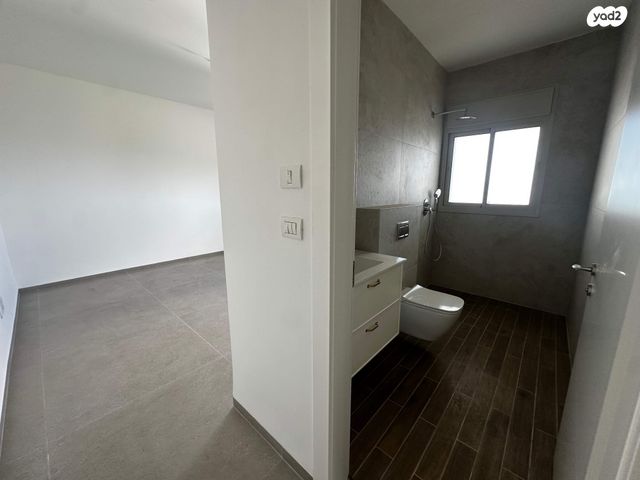 דירה, בנימין ד'ישראלי, אחוזה, חיפה