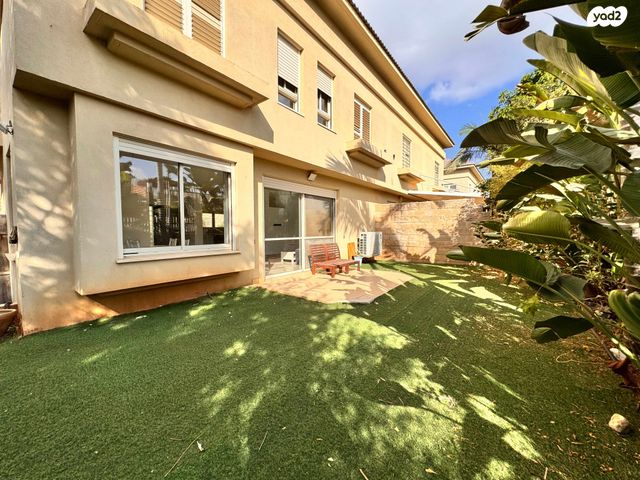 דו משפחתי, כוכבן, מתחם 19 - 20 (מתחם הפרחים), הוד השרון