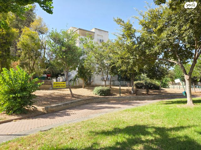 דירת גן, שדרות גת 241, קרית גת