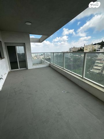 דירה, בנימין ד'ישראלי, אחוזה, חיפה