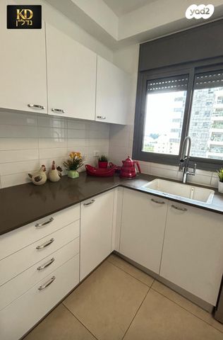 דירה, הזמר העברי, כפר סבא