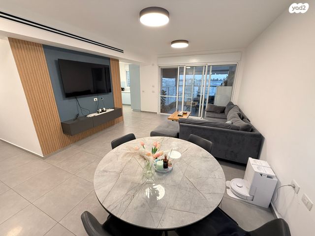 דירה, משה דיין, גיורא, רמלה