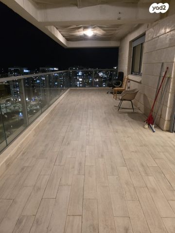 דופלקס, הפארק, חדרה