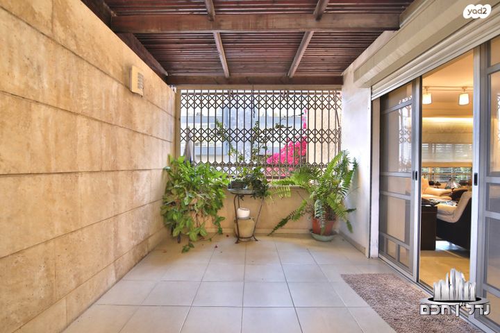 דירת גן, דבורה, מוצקין הותיקה, קרית מוצקין