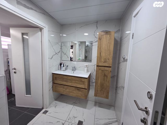 דירה, יוסי בנאי 54, קרית האמנים, מצליח, רמלה