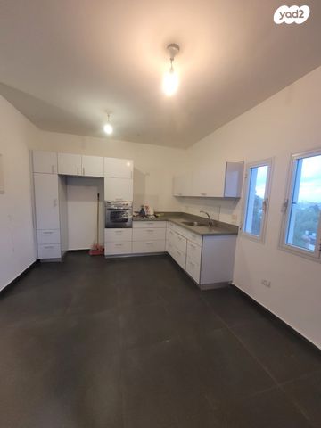 דירת גן, גבעת נשר, נשר