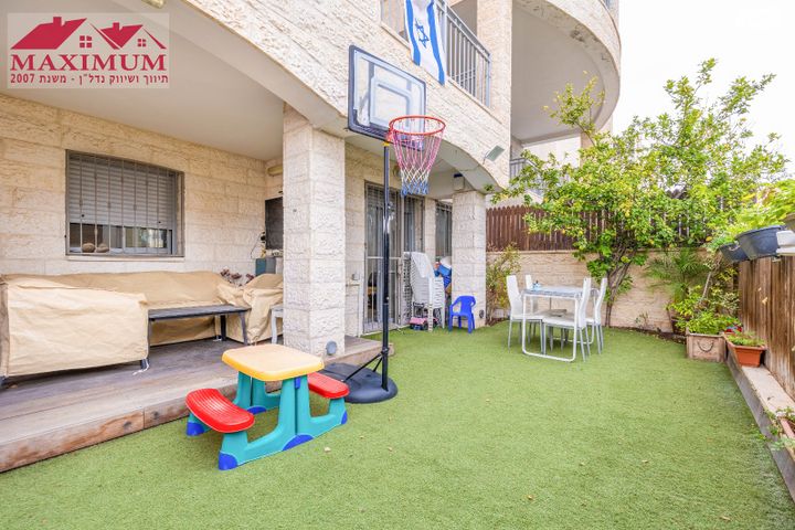 דירת גן, אליהו קורן, חומת שמואל, הר חומה, ירושלים