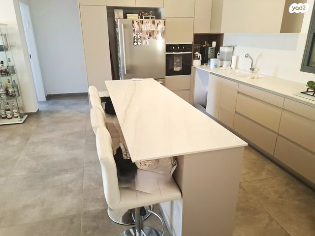 דירת גן, נעלה