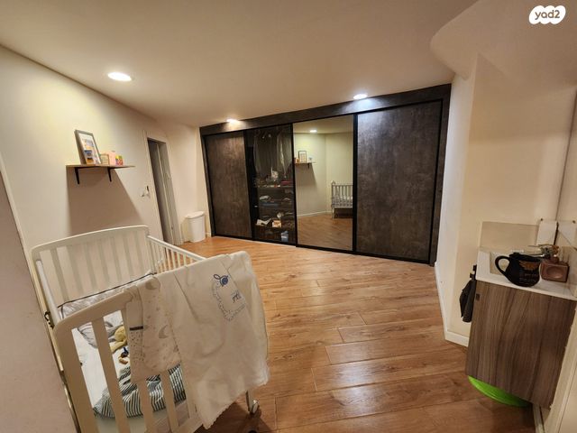 דירה, מרדכי אלקחי, ארמון הנציב, תלפיות מזרח, ירושלים