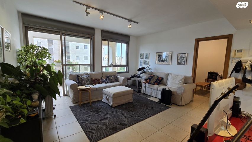 דירה, יבנה 48, קרית יערים, רמת השרון