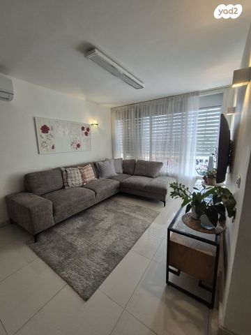 דירה, מצולות ים, חברת חשמל, גבעתיים