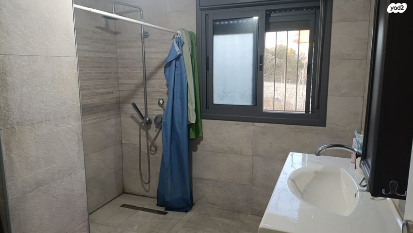 בית פרטי/ קוטג', רימונים