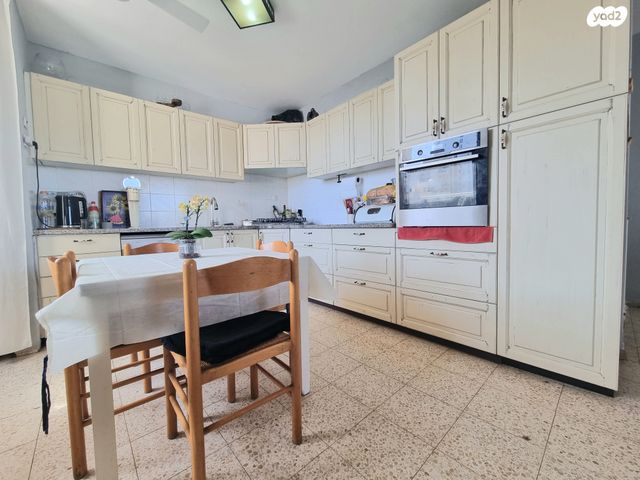 הרב מ. נורוק 12