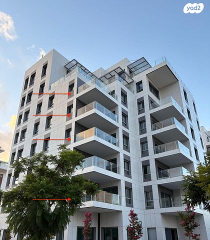 דירה, רחבעם זאבי, גליל ים (מתחם הכוכבים), הרצליה