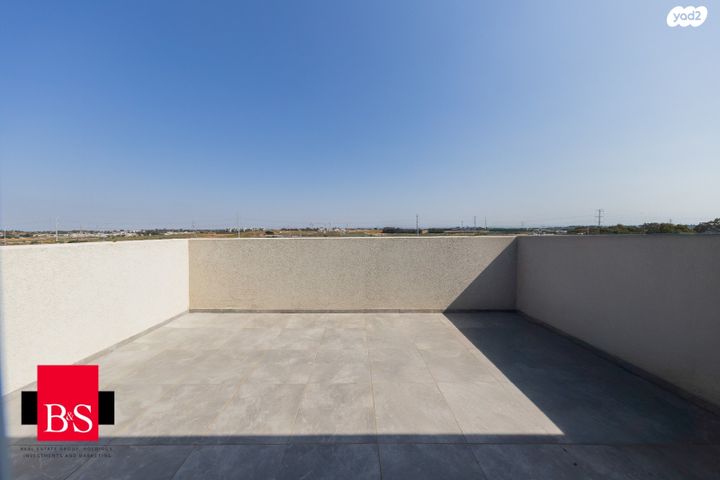 דו משפחתי, גילץ הירוקה, אבן יהודה