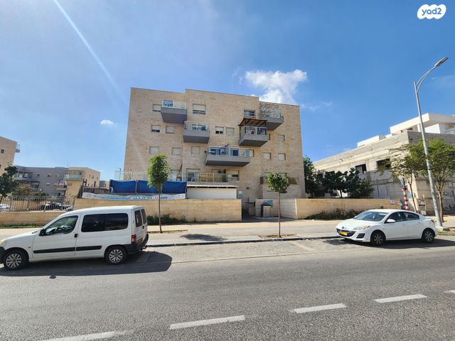 גג/ פנטהאוז, אבני חן, חריש