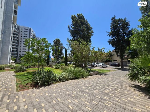 דירה, ז'בוטינסקי, יצחק שדה, אזור