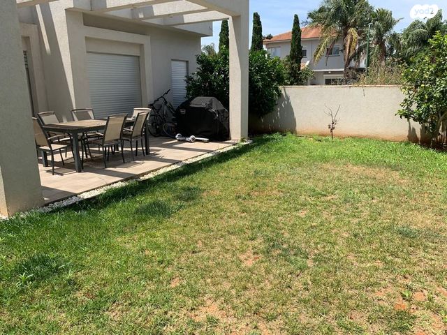 דו משפחתי, רוטשילד, שאר העיר, קדימה צורן