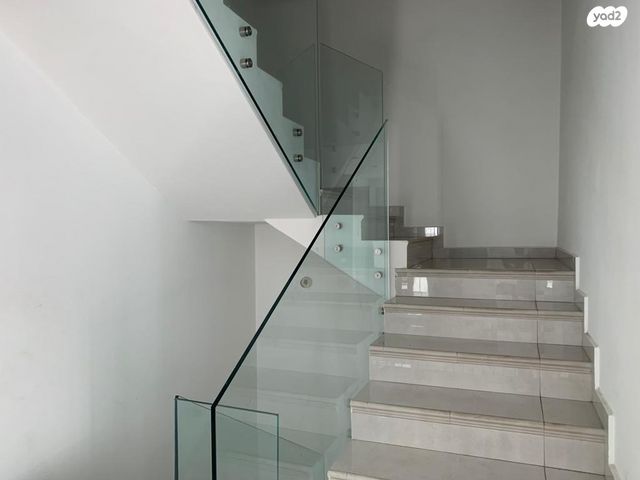 דו משפחתי, רוטשילד, שאר העיר, קדימה צורן