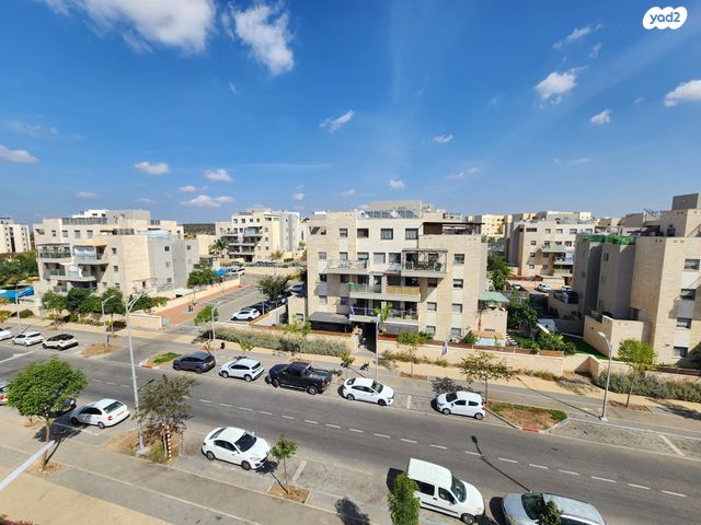 גג/ פנטהאוז, אבני חן, חריש